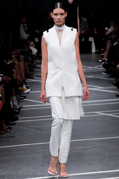 Look 25